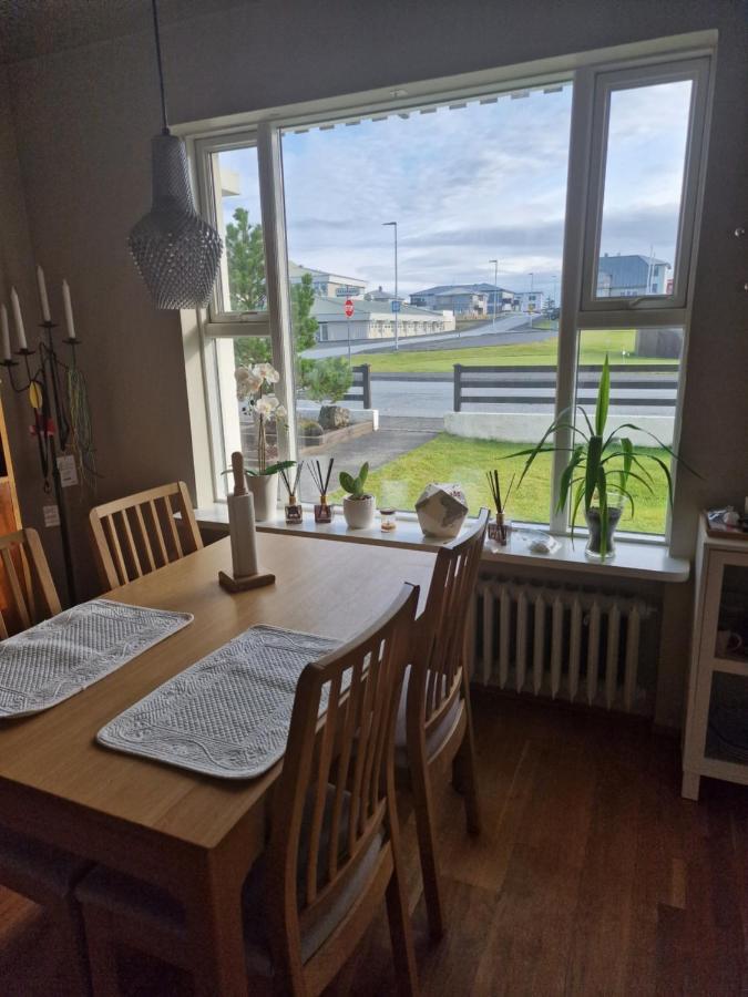 Sol - S12 Guesthouse Keflavík Buitenkant foto